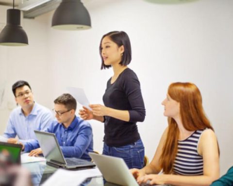 They present the union of communications consultants