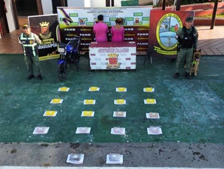 They seize 18 panels of alleged marijuana