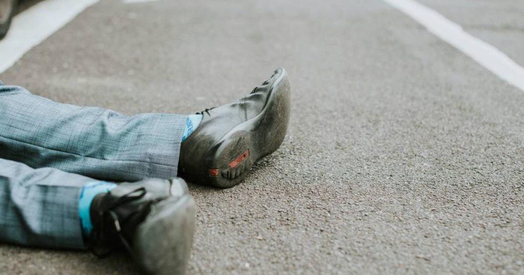 This is how the assault on a police officer in Cartagena occurred: the uniformed officer was injured