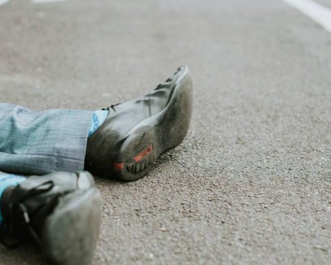 This is how the assault on a police officer in Cartagena occurred: the uniformed officer was injured