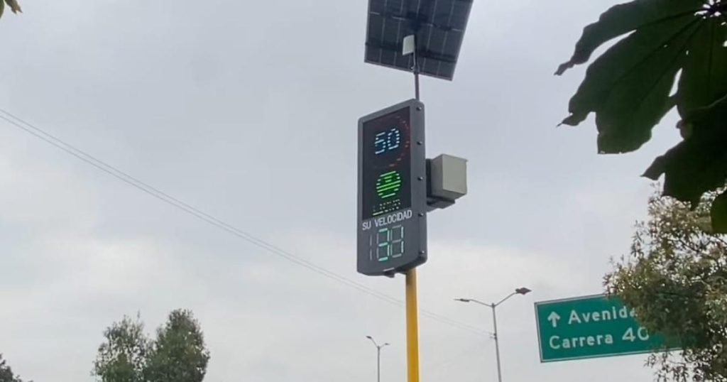 This is how the new speed control panels that arrive in Bogotá operate