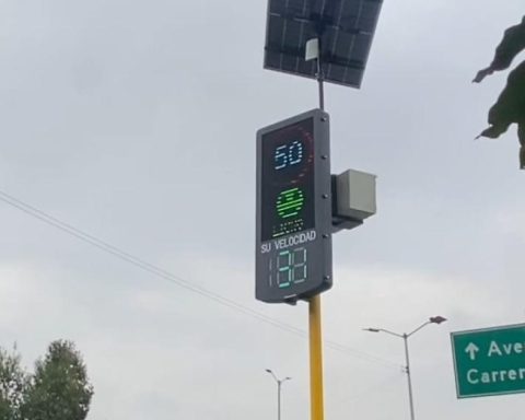 This is how the new speed control panels that arrive in Bogotá operate