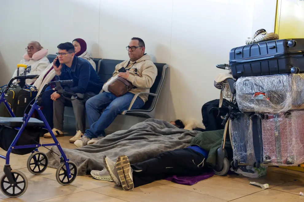 Thousands of Creoles are stranded in airports due to gringo siege