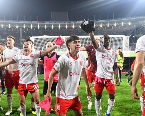 Three injured in a bus crash with Estudiantes fans on the way to the Clausura final