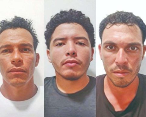 Three men arrested for robbery in the open sea