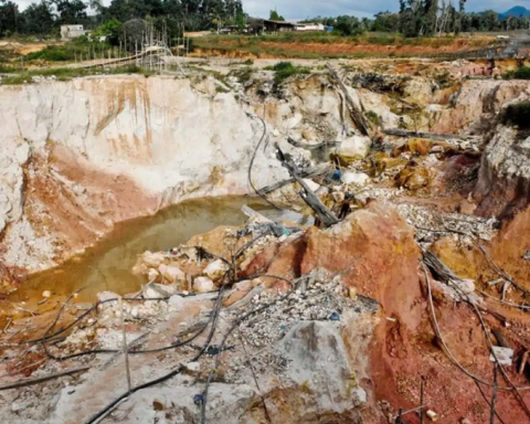 Three men died from inhaling toxic gases in a mine in Bolívar