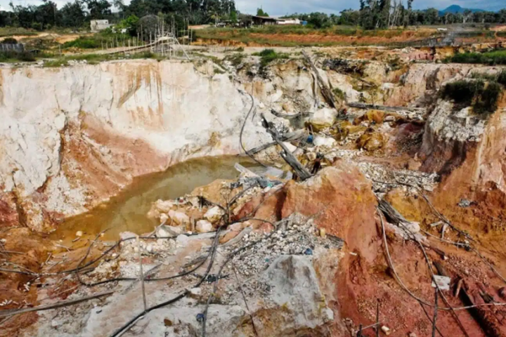Three men died from inhaling toxic gases in a mine in Bolívar