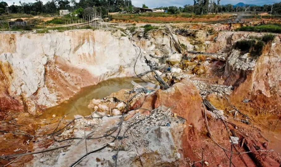 Three men died from inhaling toxic gases in a mine in Bolívar