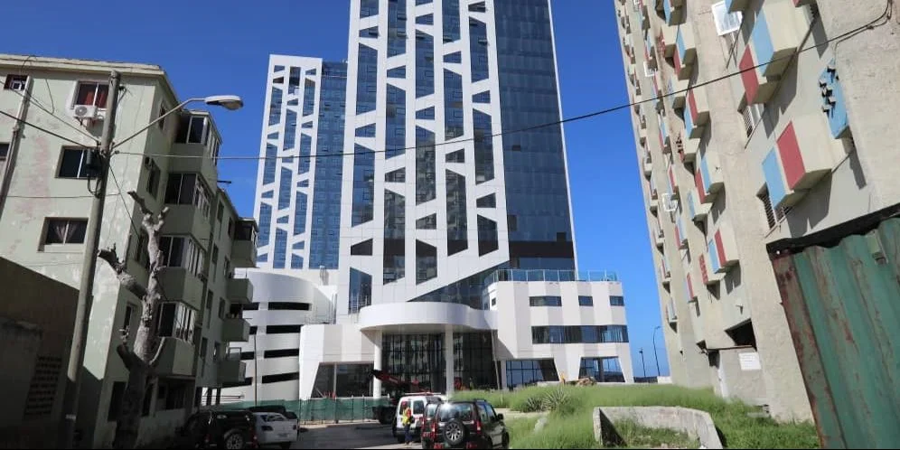 Ni la pandemia de COVID-19 detuvo la construcción de hoteles en Cuba. En la foto, el hotel Grand Aston, en La Habana