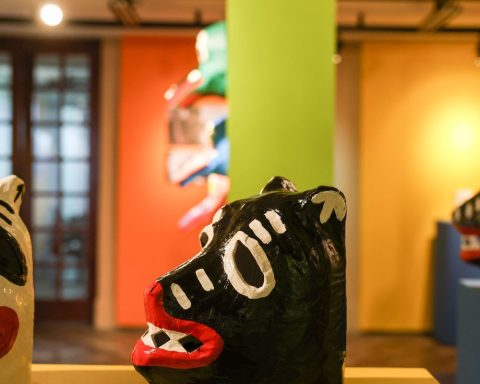 Tradition of the Juliōes in the production of masks from Olinda arrives in Rio