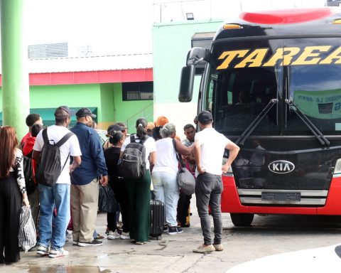 Travelers move indoors to spend Christmas Eve and Christmas in family communion