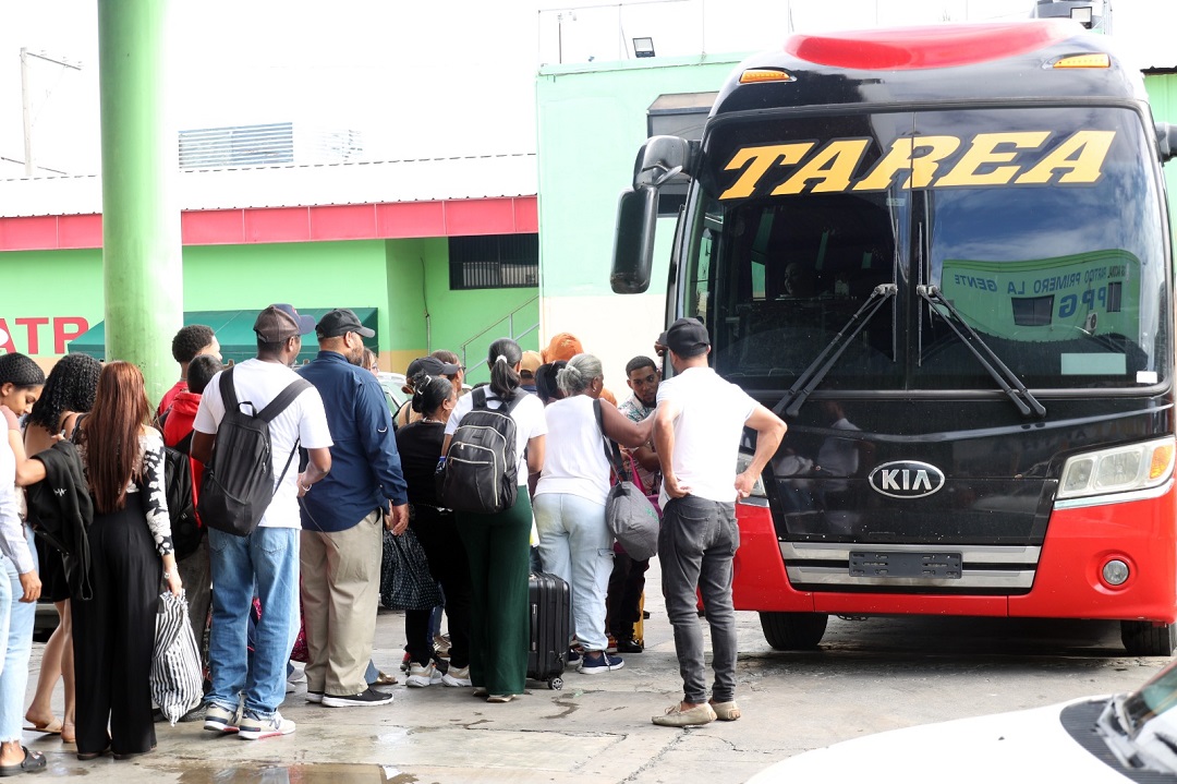Travelers move indoors to spend Christmas Eve and Christmas in family communion
