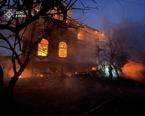 Trump and Zelensky will discuss new peace plan for Ukraine, Russia hits kyiv with new attacks