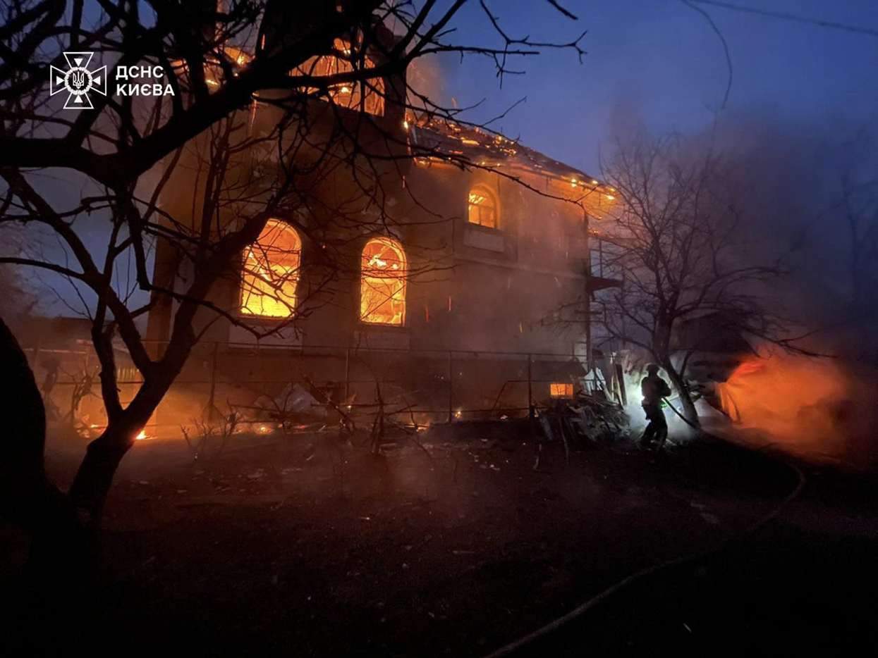 Trump and Zelensky will discuss new peace plan for Ukraine, Russia hits kyiv with new attacks