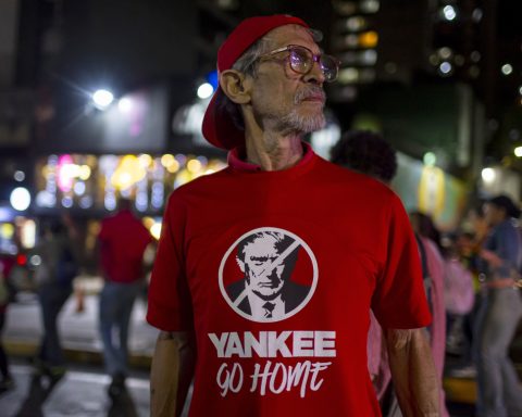 Trump orders naval blockade against Venezuela and raises risk of open war