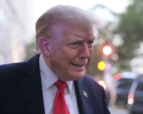 Trump, out of control, reiterates threats to oil tankers that trade with Venezuela