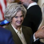 Trump's chief of staff describes him “with the personality of an alcoholic”; the president defends her