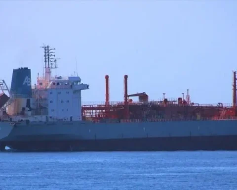 El petrolero Eugenia Gas se dirige a la Isla