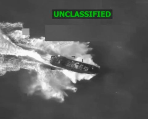 US admiral affirmed that he did not receive orders to kill survivors after a boat attack in the Caribbean