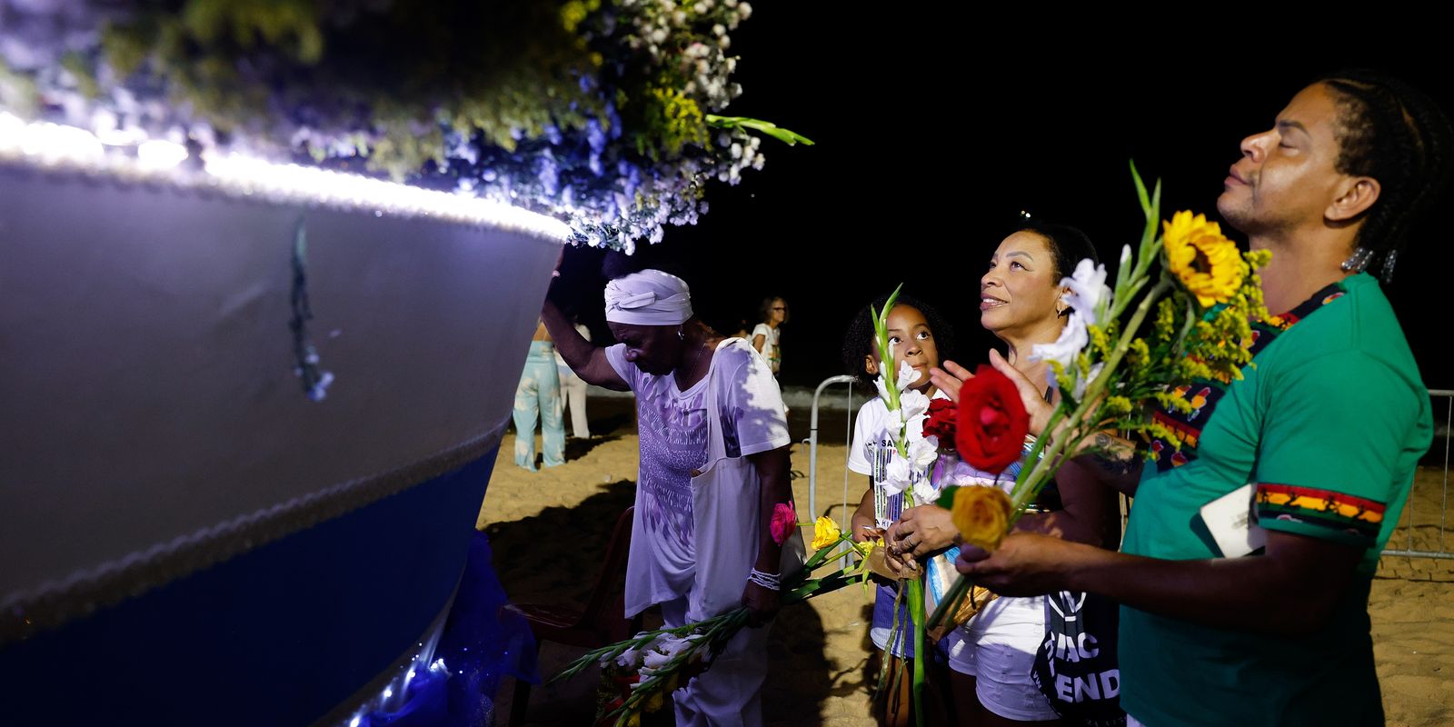 Umbanda worships Iemanjá on New Year's Eve in Rio