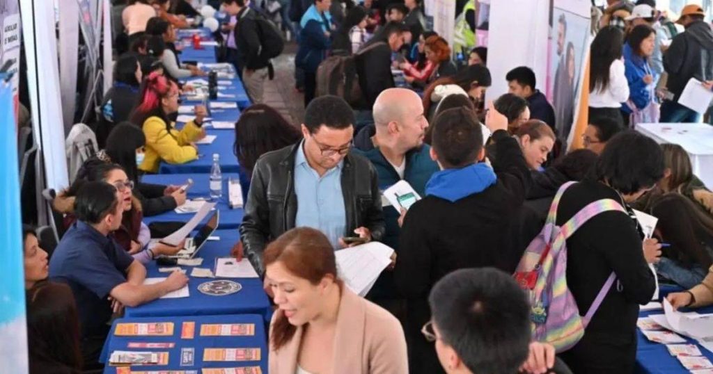 Unemployment in Colombia falls to its lowest level in history in November 2025