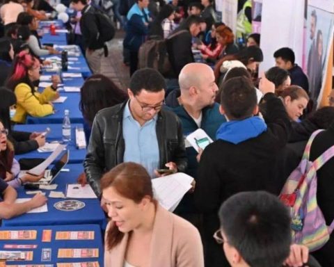 Unemployment in Colombia falls to its lowest level in history in November 2025