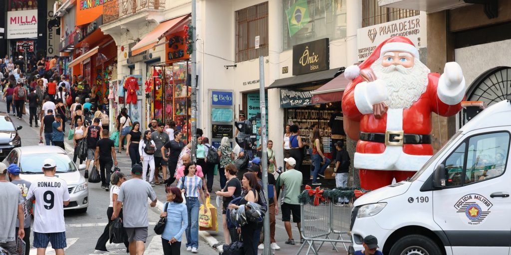 Unemployment rate reaches 5.2%, the lowest since 2012