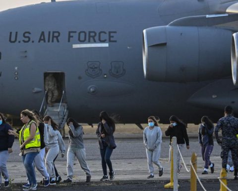 Venezuela reauthorizes Trump's migrant deportation flights