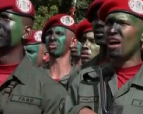Venezuela recruits 5,600 more soldiers before "threats" from the US