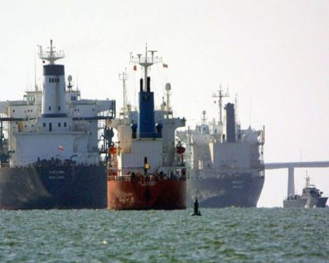 Venezuelan Navy escorts ships after Trump's blockade threat, NYT reports