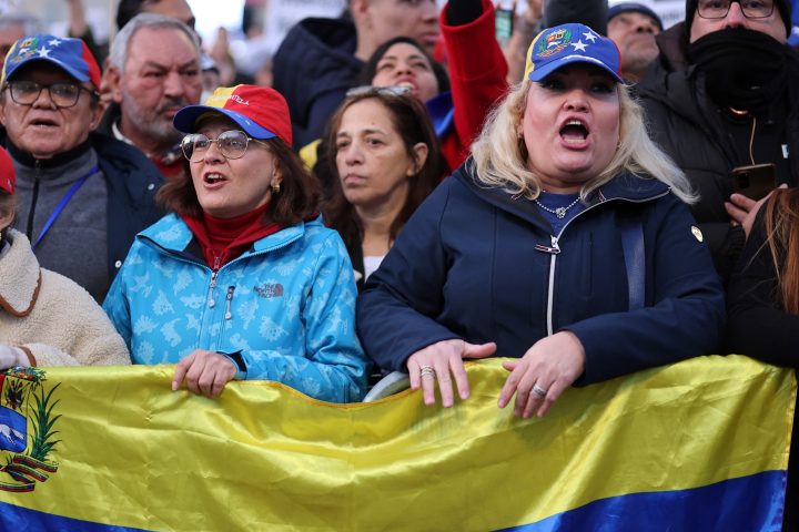 Venezuelan diaspora in the US in confusion over Trump's change to the oil issue: "Venezuela is not a loot"