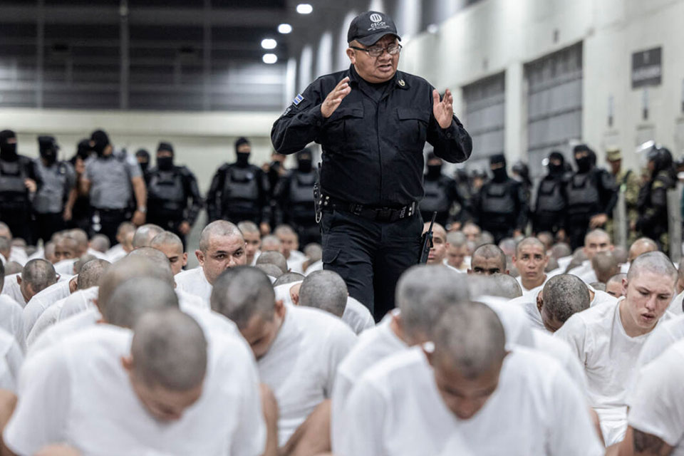 Migrantes-venezolanos-en-cárcel-de-El-Salvador