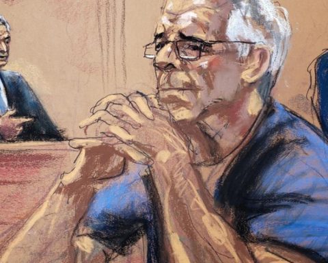 Victims of Jeffrey Epstein criticize the partial and slow publication of case files in the US