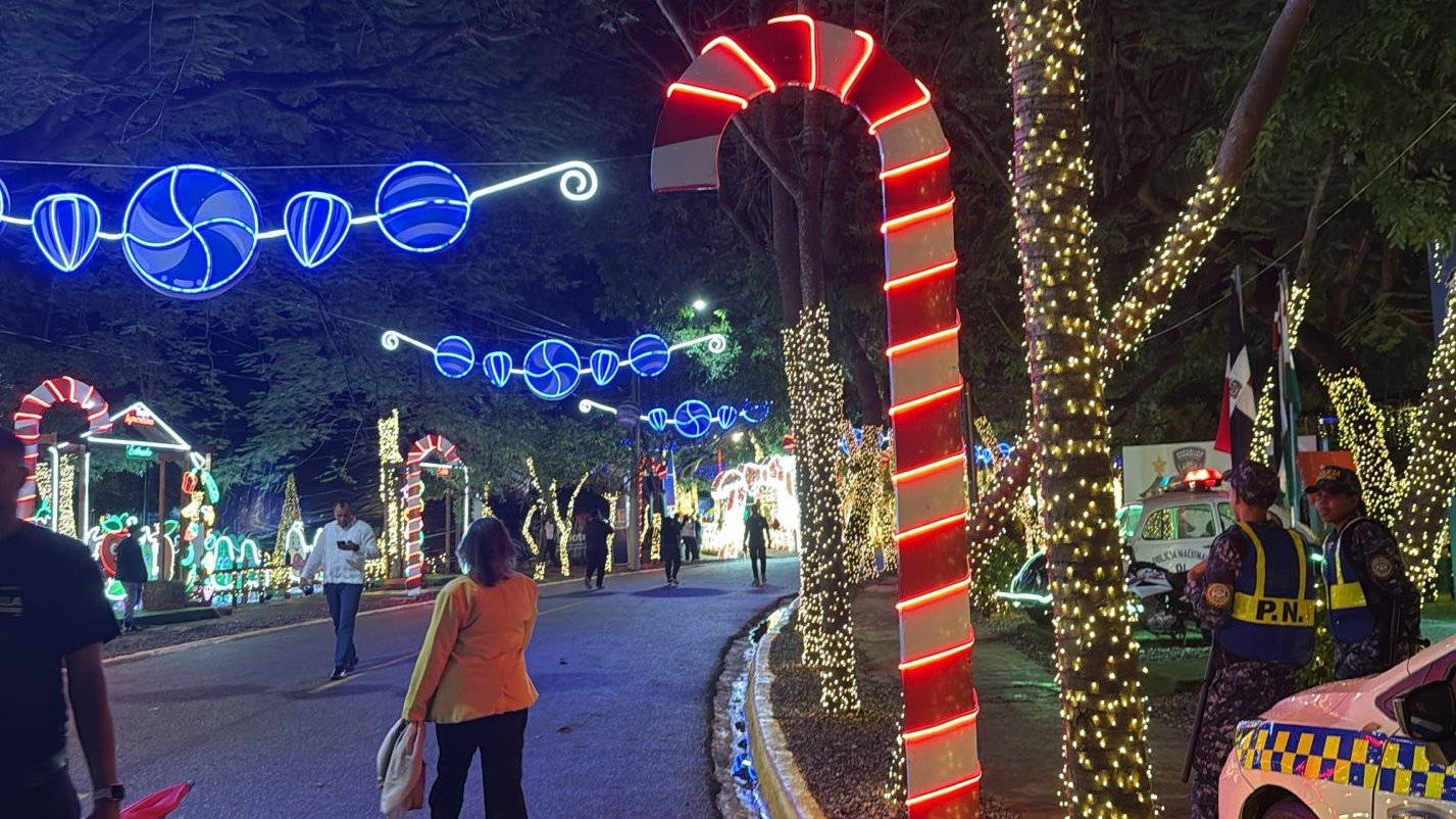 Villa Navidad 2025 opens its doors: President Abinader and First Lady leave the festive space inaugurated at the Olympic Center