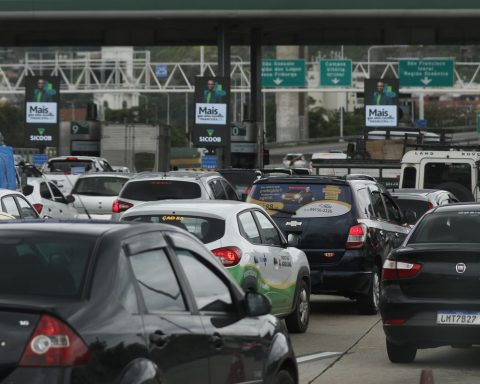 Wanderer invades Rio-Niterói Bridge and causes traffic chaos