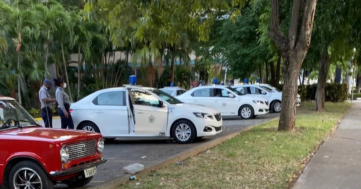 Warnings and police sieges, the response of the Cuban regime to December 10