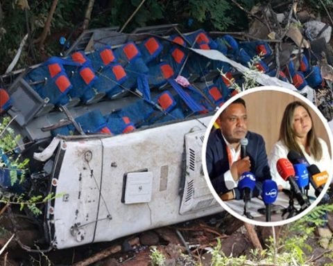 Bus accidentado en Liceo Antioqueño de Bello.