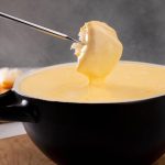 What ingredients does a cheese fondue contain for Christmas?