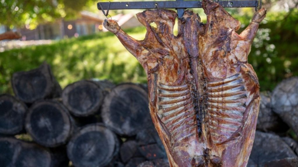 What is the Chilean food that was chosen among the 30 best dishes in the world, according to a prominent ran