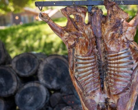 What is the Chilean food that was chosen among the 30 best dishes in the world, according to a prominent ran