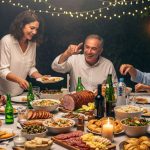 What time should Christmas dinner be served, according to AI?