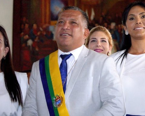 What was the cause of death of Alfredo Díaz, former governor of Nueva Esparta?