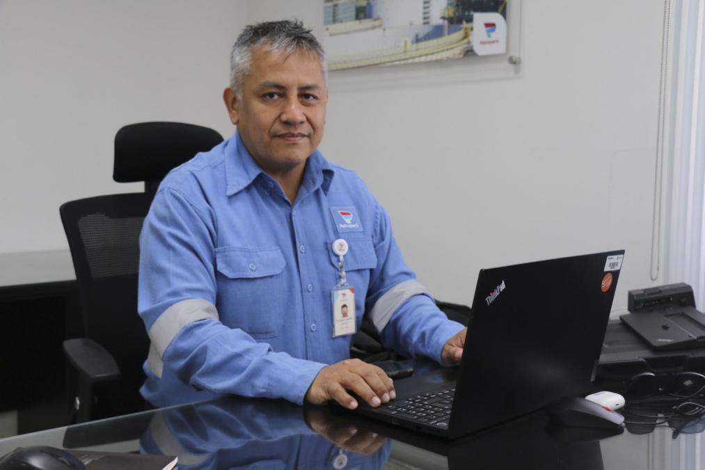 Who is Gustavo Villa Mora, new general manager in charge of Petroperú?