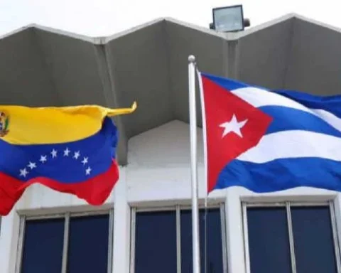 Banderas de Venezuela y Cuba