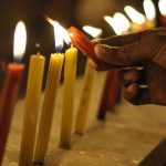Why are candles lit on December 7 in Colombia?