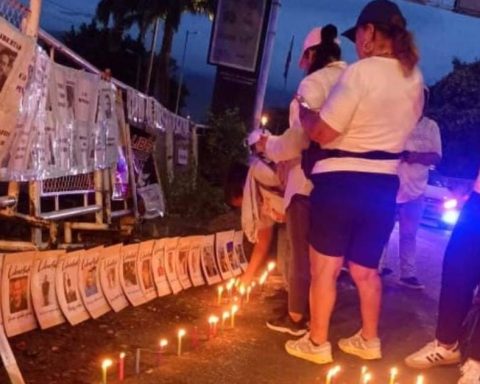 With a 'velathon', relatives of Colombians imprisoned in Venezuela ended a protest at the border