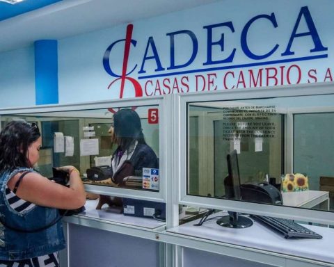 With the dollar and the euro rising in the official rate, CADECA opens new offices “for the sale of foreign currency”