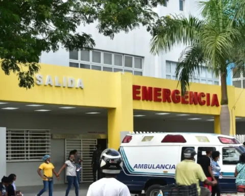 Continúa grave mujer herida por expareja en Baní