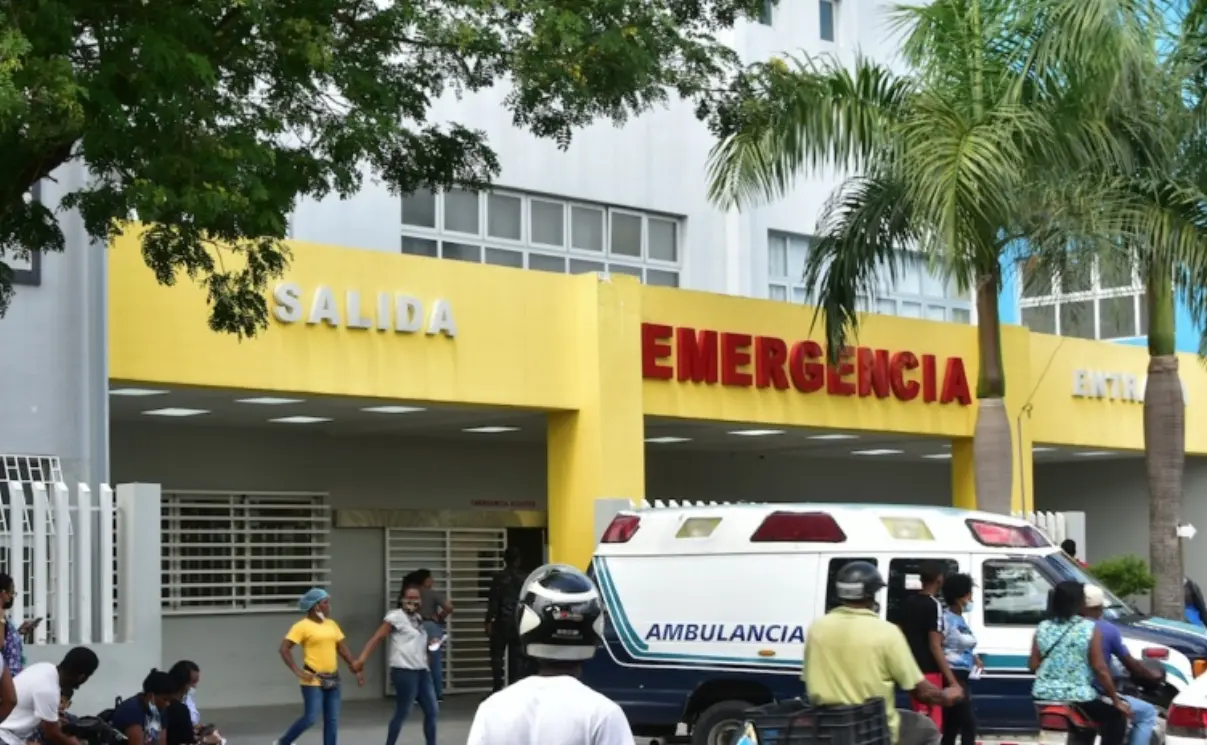 Continúa grave mujer herida por expareja en Baní