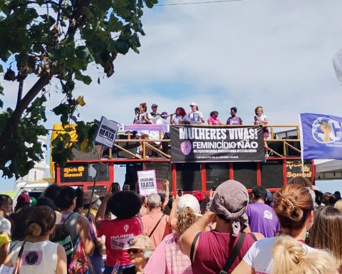 Women protest in Rio and ask for greater state presence